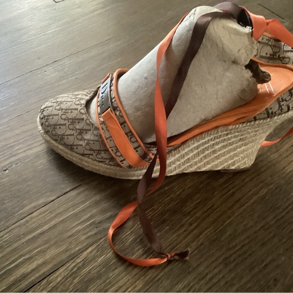 *DIOR* monogram closed toe ribbon strap.8.5 - Picture 4 of 8